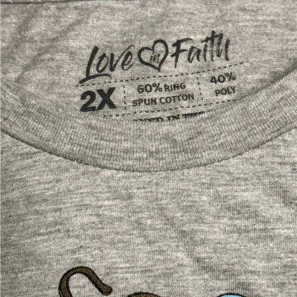 2 Christmas t-shirts - Picture 5 of 5